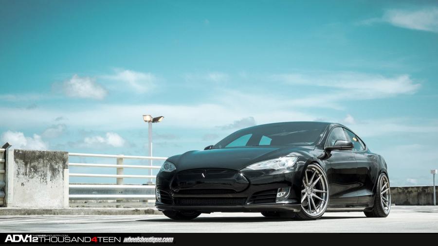  Tesla Model S by ADV.1 Wheels 2014 года  (фото 11 из 21)